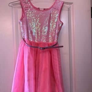 Beautiful Pink Girls Dress Size 6 - 8 Years Old